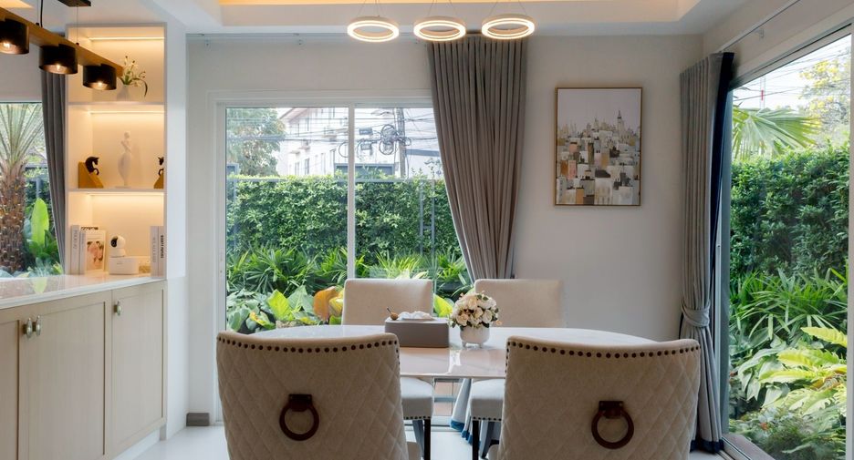 For sale 3 bedrooms townhouse in Don Mueang, Bangkok