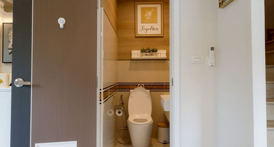 For sale 3 bedrooms townhouse in Don Mueang, Bangkok