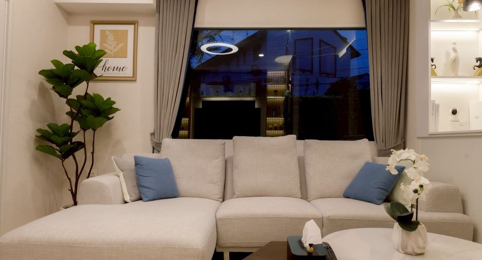 For sale 3 bedrooms townhouse in Don Mueang, Bangkok