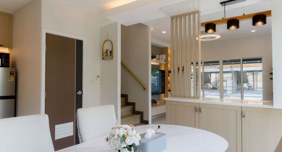 For sale 3 bedrooms townhouse in Don Mueang, Bangkok