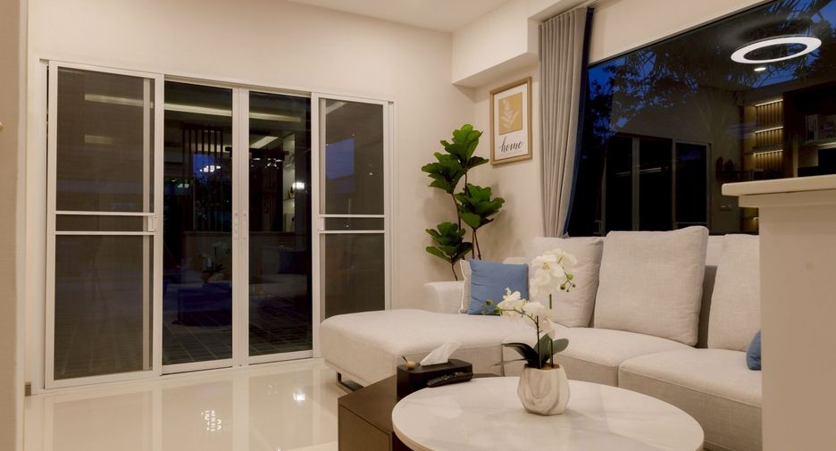 For sale 3 bedrooms townhouse in Don Mueang, Bangkok