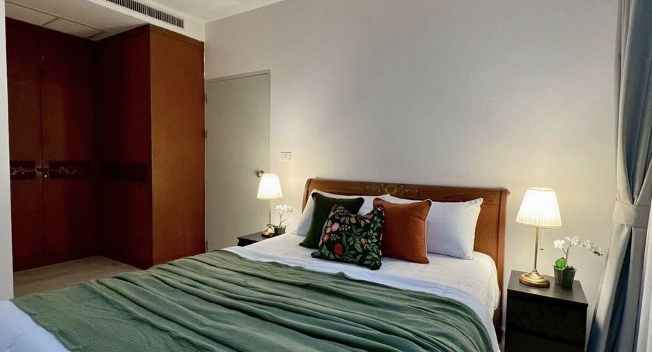 For rent 2 bedrooms condo in Watthana, Bangkok