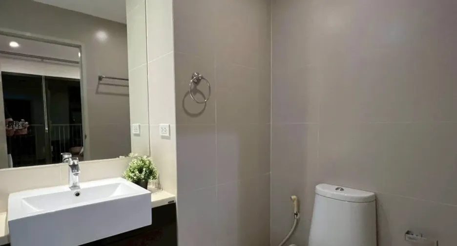 For rent 2 bedrooms condo in Watthana, Bangkok