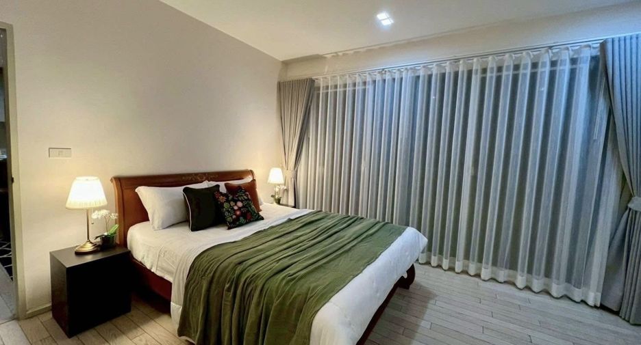 For rent 2 bedrooms condo in Watthana, Bangkok