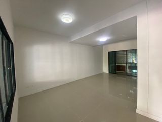 For sale 3 bedrooms townhouse in Prawet, Bangkok