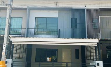 For sale 3 bedrooms townhouse in Prawet, Bangkok