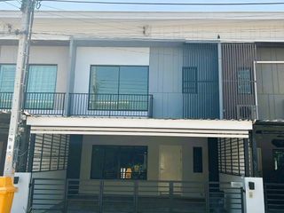For sale 3 bedrooms townhouse in Prawet, Bangkok