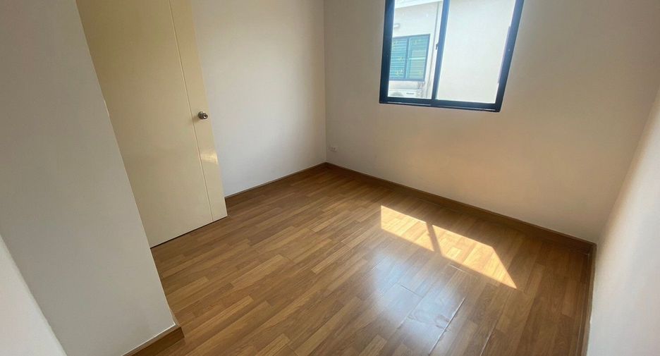 For sale 3 bedrooms townhouse in Prawet, Bangkok