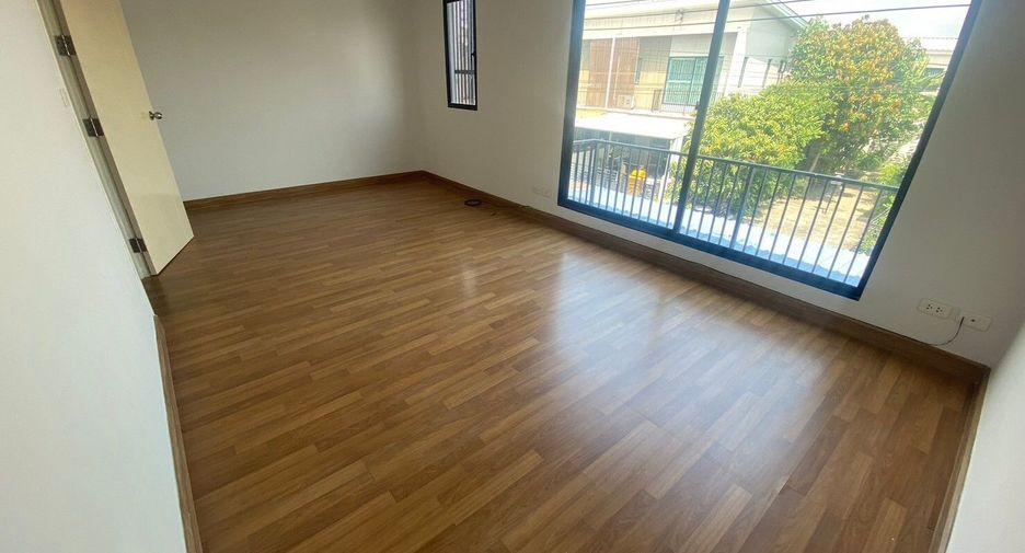 For sale 3 bedrooms townhouse in Prawet, Bangkok
