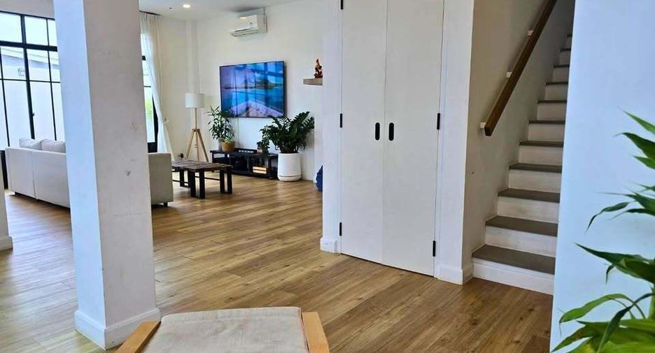 For rent 3 bedrooms villa in Mueang Phuket, Phuket