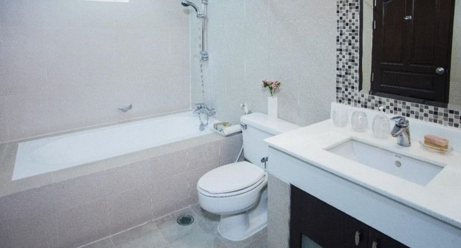For rent 3 bedrooms condo in Watthana, Bangkok
