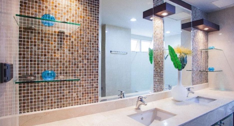 For rent 3 bedrooms condo in Watthana, Bangkok