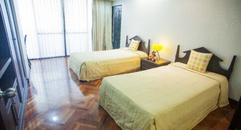 For rent 3 bedrooms condo in Watthana, Bangkok