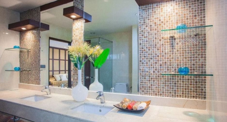 For rent 3 bedrooms condo in Watthana, Bangkok