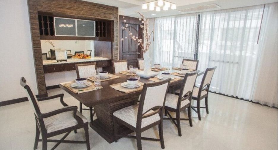 For rent 3 bedrooms condo in Watthana, Bangkok