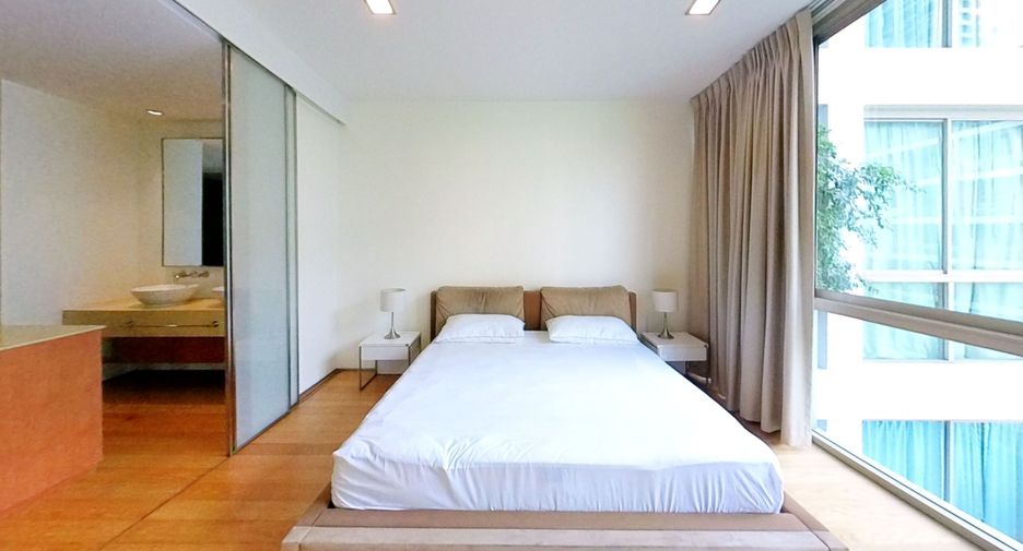For rent 3 bedrooms condo in Khlong Toei, Bangkok