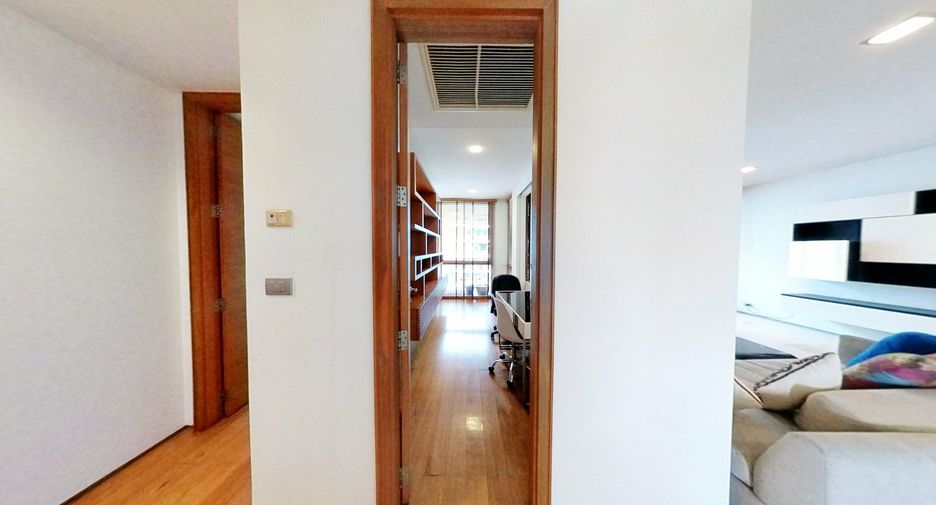 For rent 3 bedrooms condo in Khlong Toei, Bangkok