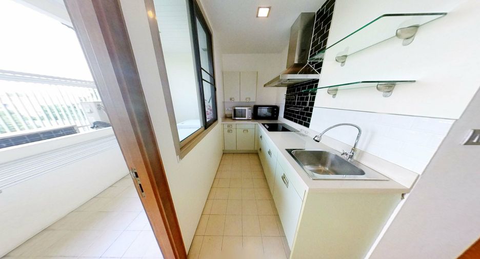 For rent 3 bedrooms condo in Khlong Toei, Bangkok