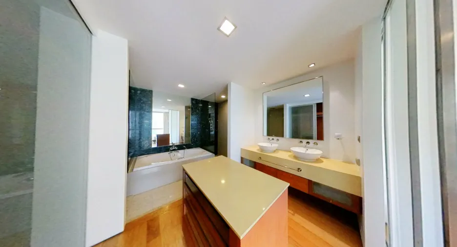 For rent 3 bedrooms condo in Khlong Toei, Bangkok