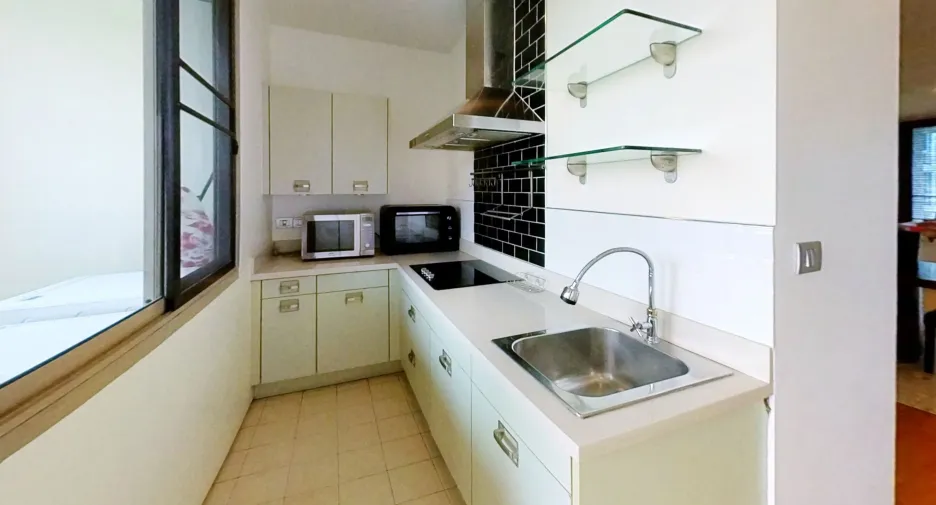 For rent 3 bedrooms condo in Khlong Toei, Bangkok