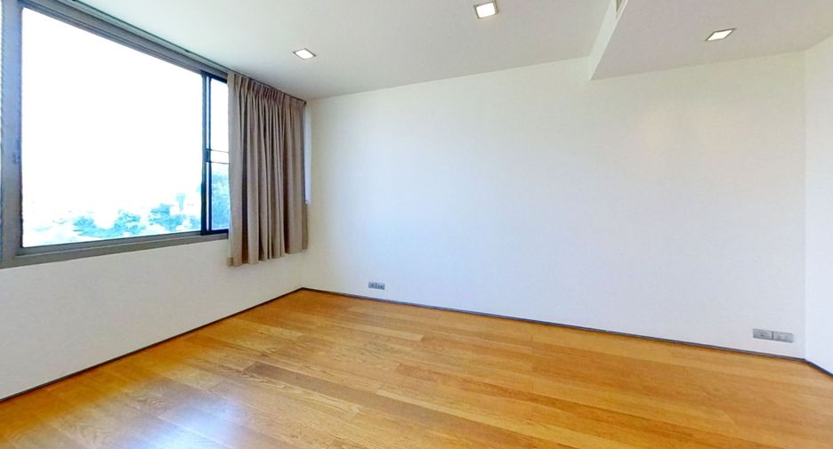 For rent 3 bedrooms condo in Khlong Toei, Bangkok