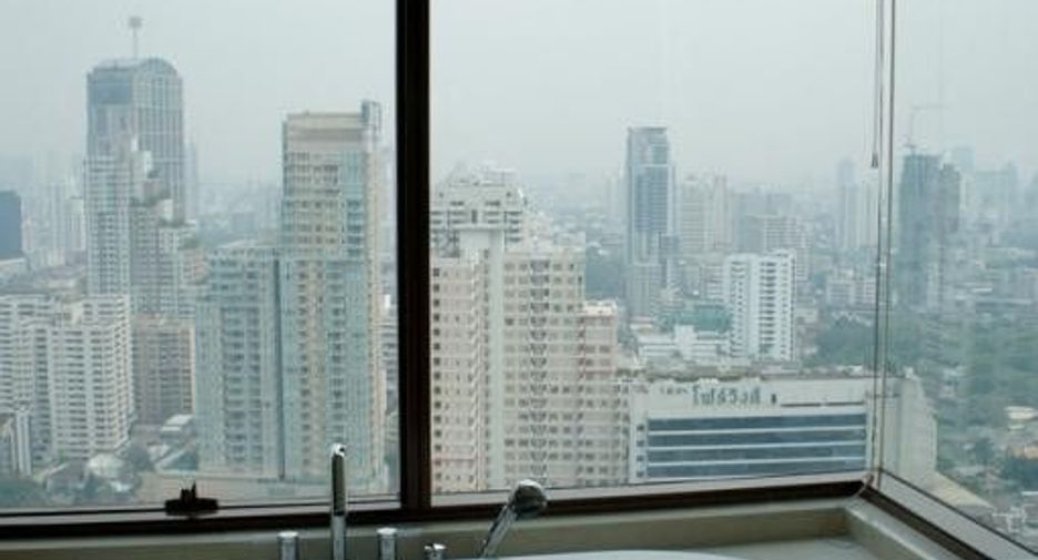 For rent 2 bedrooms condo in Khlong Toei, Bangkok