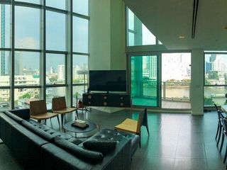 For rent 4 bedrooms condo in Sathon, Bangkok