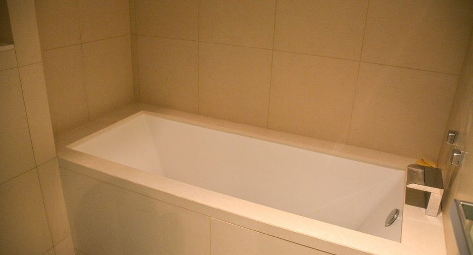 For rent 4 bedrooms condo in Sathon, Bangkok