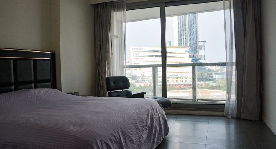 For rent 4 bedrooms condo in Sathon, Bangkok