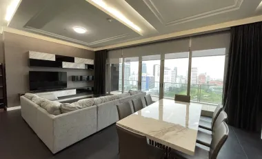 For rent 3 bedrooms condo in Pathum Wan, Bangkok