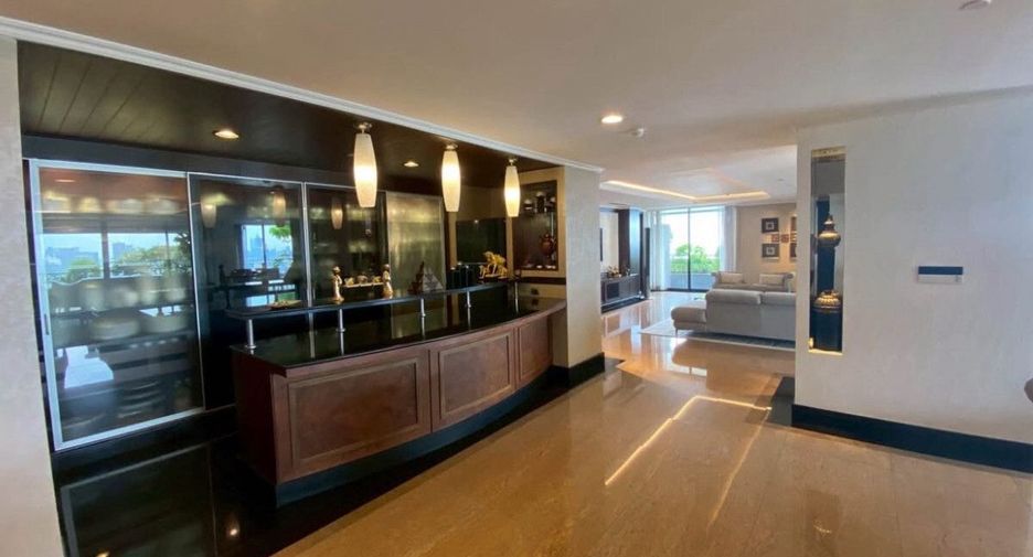 For sale 5 bedrooms condo in Khlong Toei, Bangkok