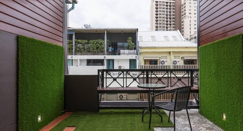 For sale and for rent 3 bedrooms townhouse in Khlong Toei, Bangkok