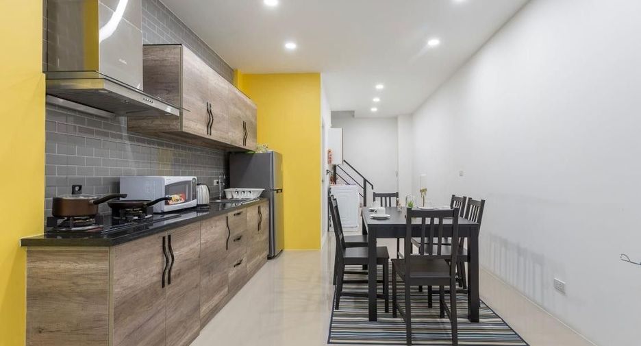 For sale and for rent 3 bedrooms townhouse in Khlong Toei, Bangkok