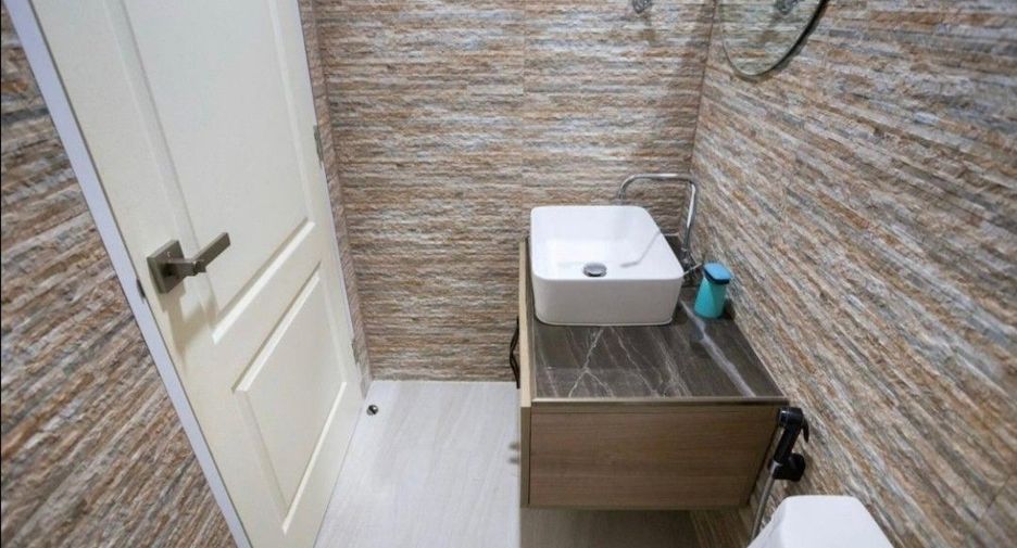 For sale and for rent 3 bedrooms townhouse in Khlong Toei, Bangkok