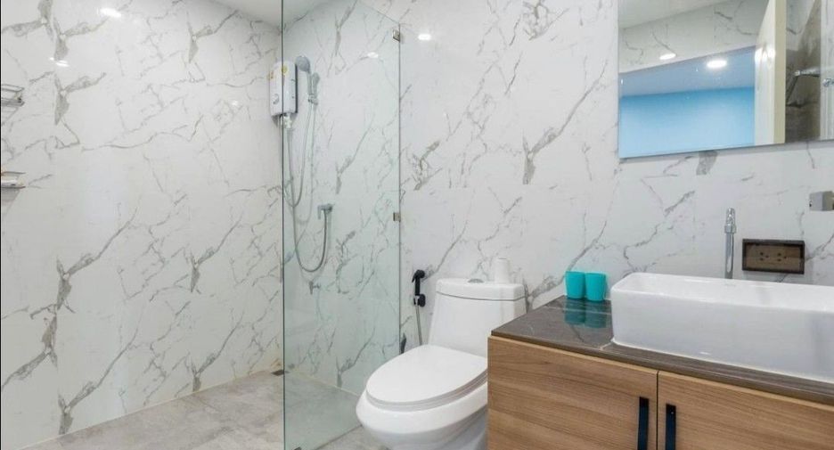 For sale and for rent 3 bedrooms townhouse in Khlong Toei, Bangkok