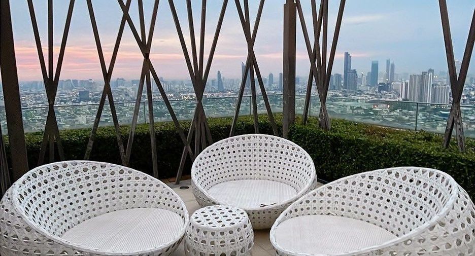 For rent 2 bedrooms condo in Yan Nawa, Bangkok