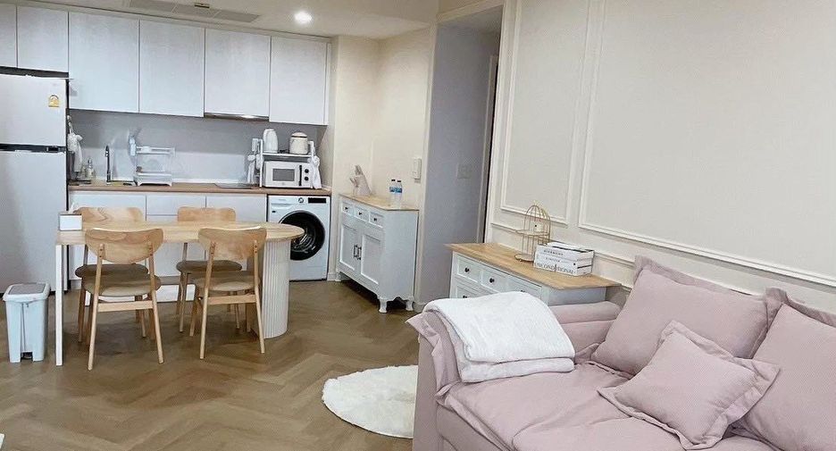 For rent 2 bedrooms condo in Yan Nawa, Bangkok
