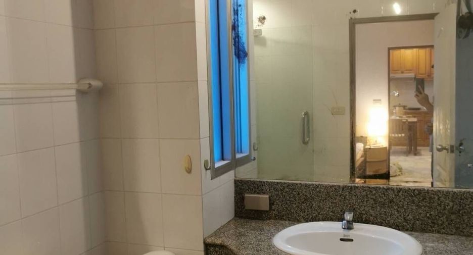 For sale 2 ベッドルーム condo in Sathon, Bangkok