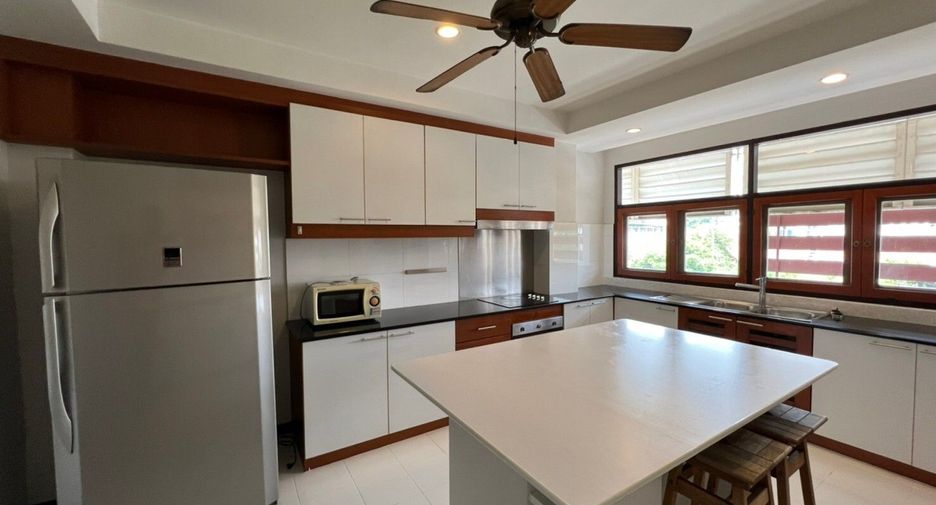 For rent 5 bedrooms condo in Sathon, Bangkok