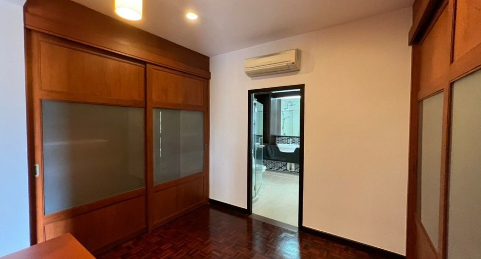 For rent 5 bedrooms condo in Sathon, Bangkok