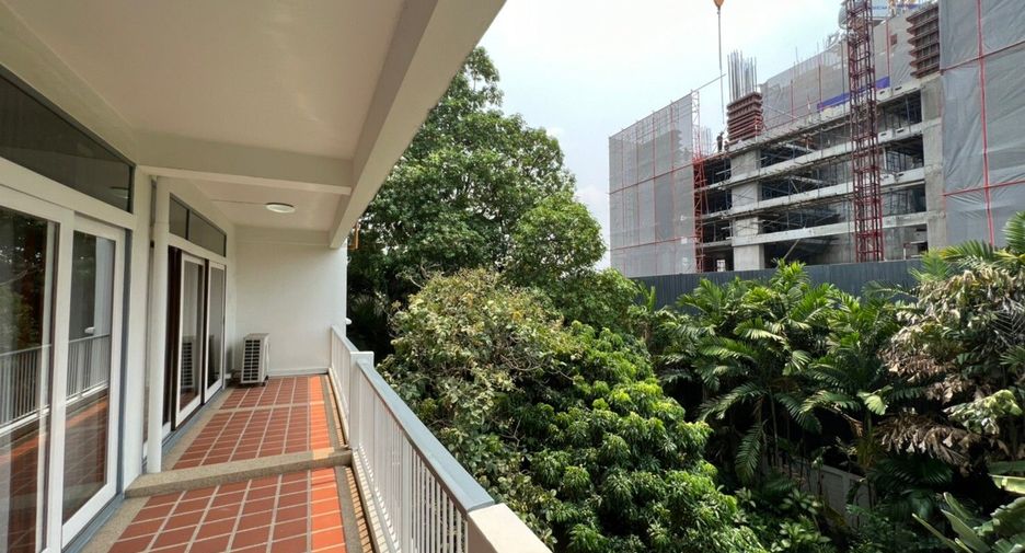 For rent 5 bedrooms condo in Sathon, Bangkok