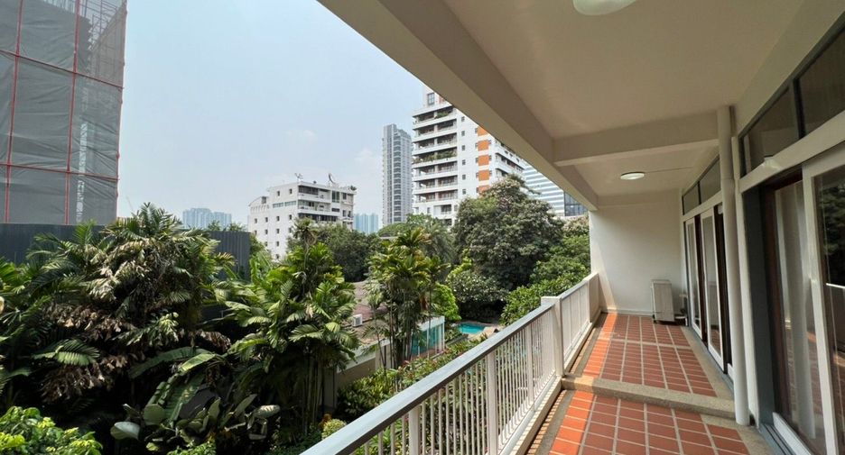 For rent 5 bedrooms condo in Sathon, Bangkok