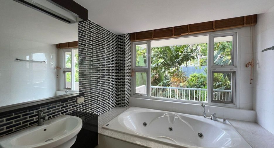 For rent 5 bedrooms condo in Sathon, Bangkok