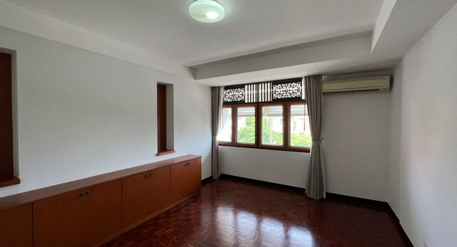 For rent 5 bedrooms condo in Sathon, Bangkok