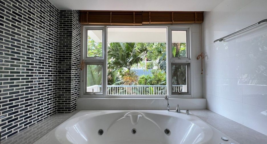 For rent 5 bedrooms condo in Sathon, Bangkok