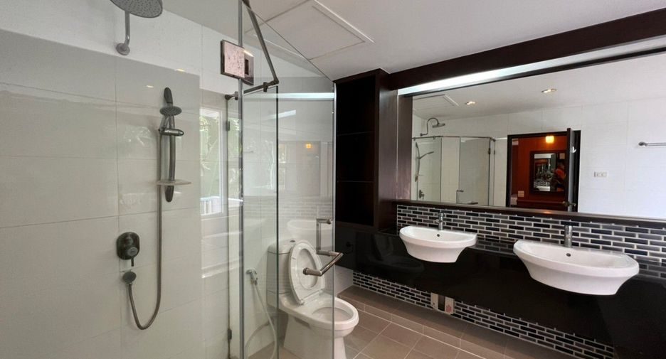 For rent 5 bedrooms condo in Sathon, Bangkok