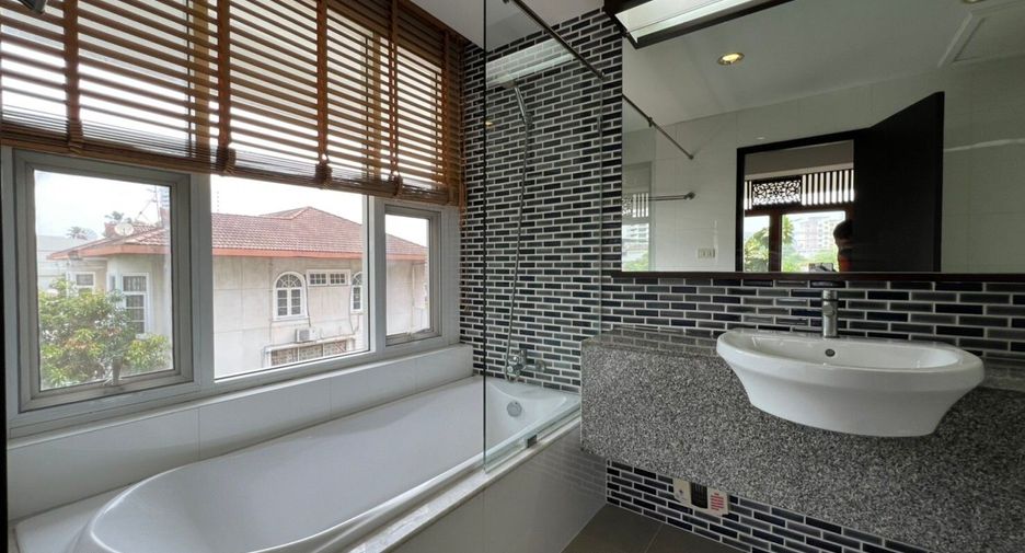 For rent 5 bedrooms condo in Sathon, Bangkok