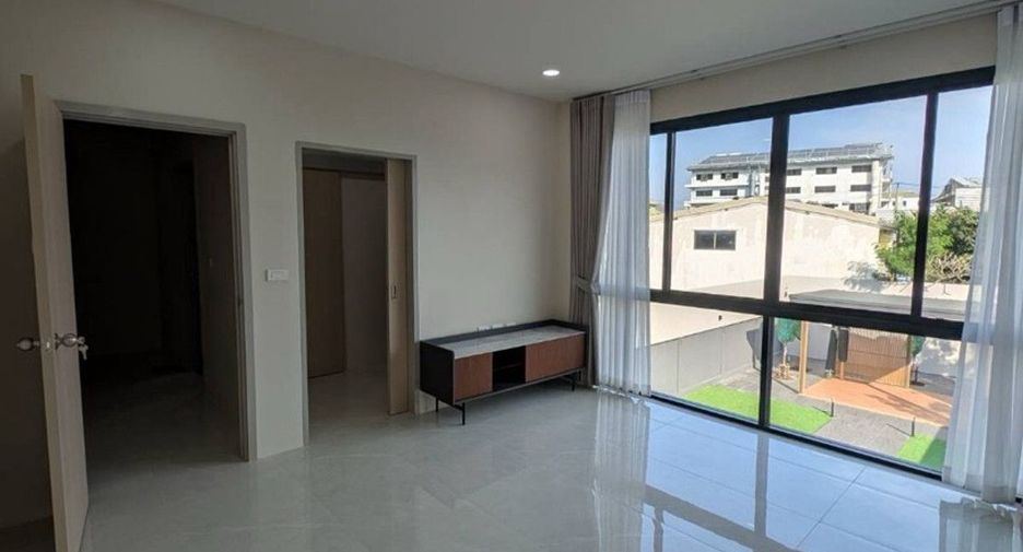 Haus zur Miete mit 4 Zimmer in Bang Na, Bangkok