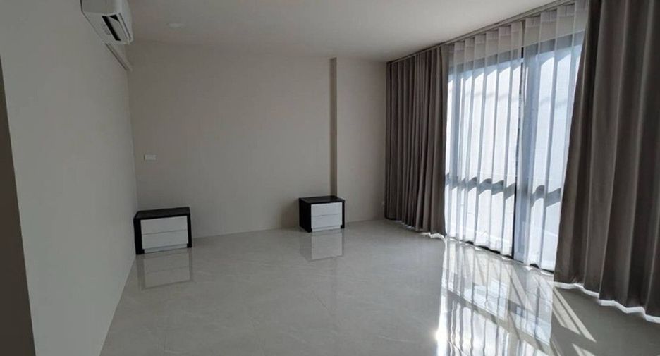 Haus zur Miete mit 4 Zimmer in Bang Na, Bangkok