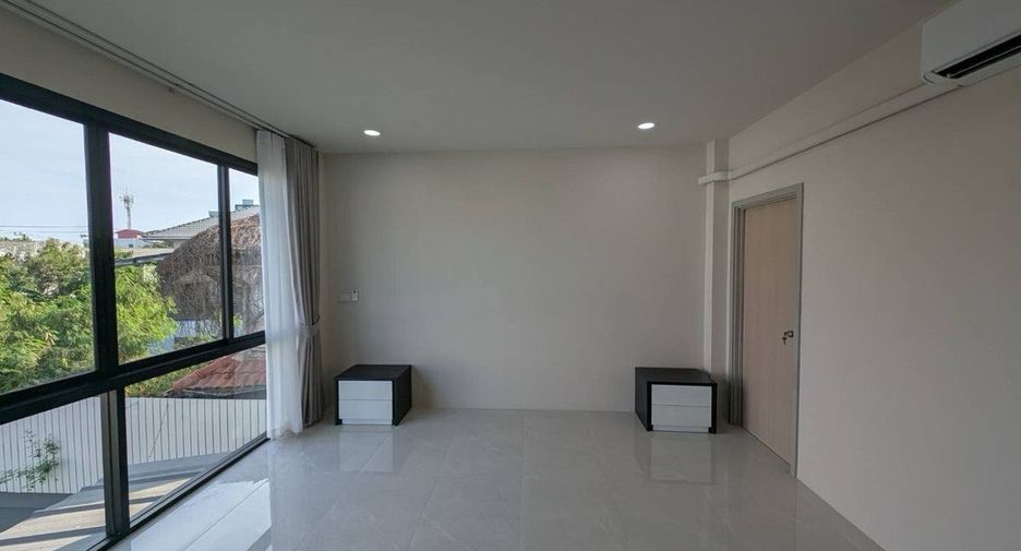 Haus zur Miete mit 4 Zimmer in Bang Na, Bangkok